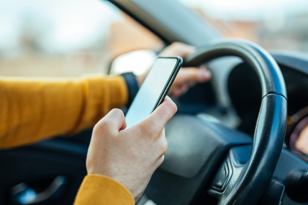 texting and driving can cause an accident